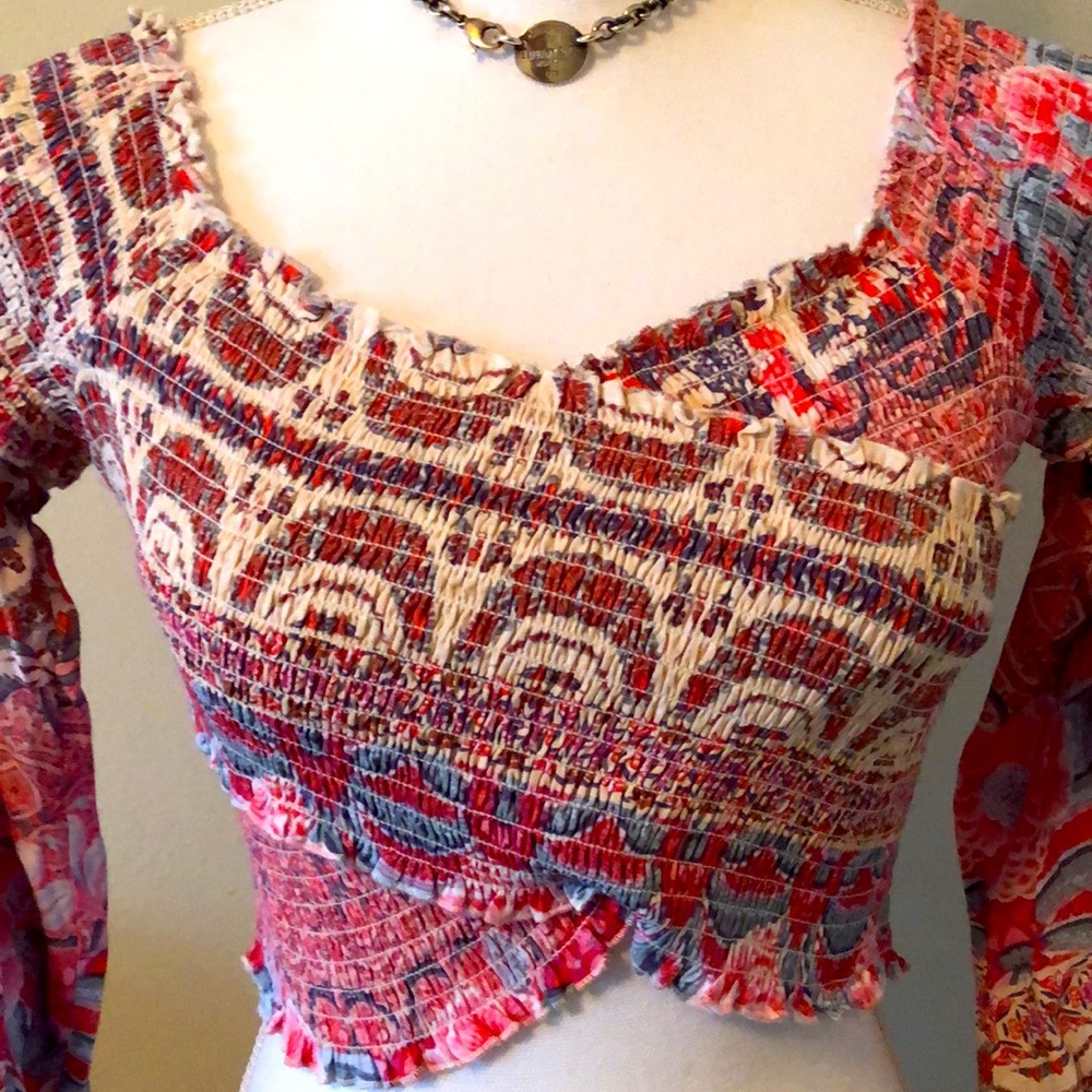GUESS Cropped Top - Picture 2 of 8